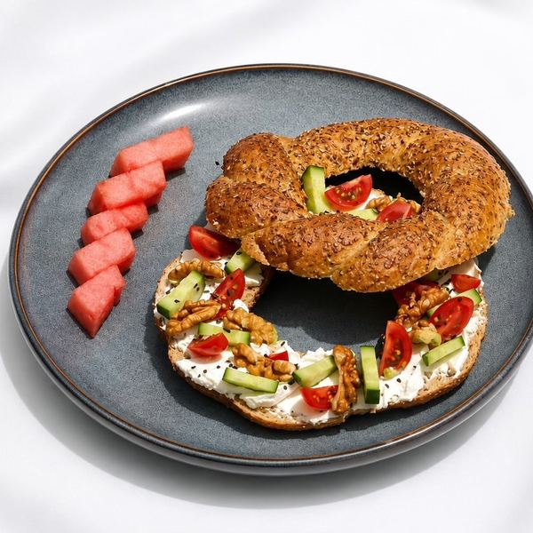 سمیت پنیر، گوجه و خیار